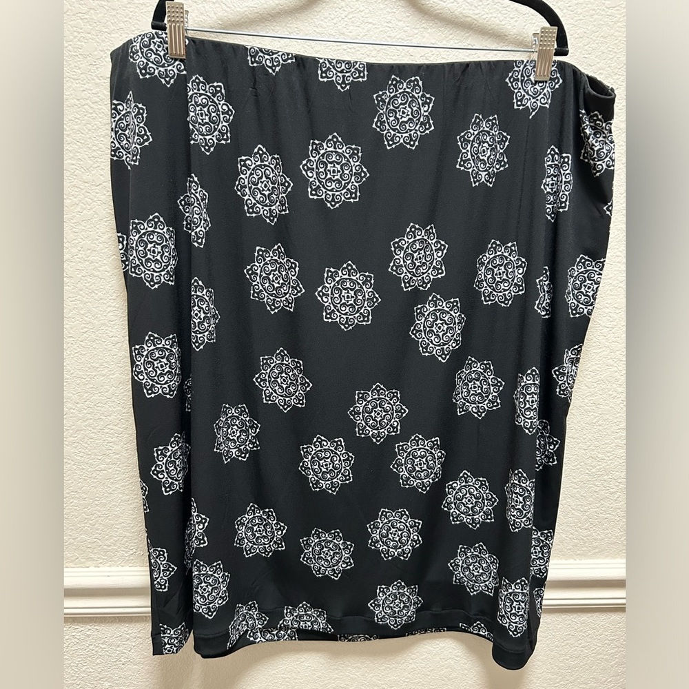 Lane Bryant NWT black and white hidden stretch waistband skirt plus size 22/24